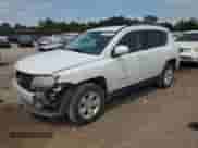 2016 Jeep Compass Latitude z VIN 1C4NJCEB2GD651387, wystawiony jako Copart lot #69041605 z przebiegiem 114 907 mil mil oraz Szkoda całkowita • Salvage title. Historia ofert i sprzedaży dostępna na DreamBid. Obrazek 1.
