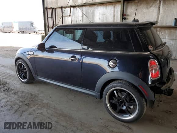 2013 MINI Hardtop S с VIN WMWSV3C54DT393182, выставлен на аукционе Copart как лот 58229265 с пробегом 59 459 миль миль и Списание • Salvage title. История ставок и продаж доступна на DreamBid. Изображение 2.