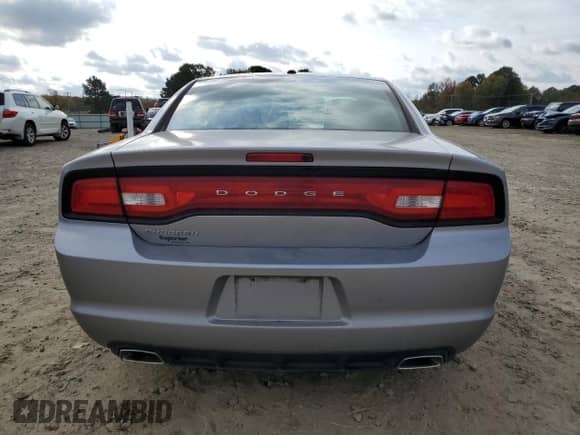 2013 Dodge Charger SE z VIN 2C3CDXBG2DH591751, wystawiony jako Copart lot #82155484 z przebiegiem 232 207 mil mil oraz Szkoda całkowita • Salvage title. Historia ofert i sprzedaży dostępna na DreamBid. Obrazek 6.
