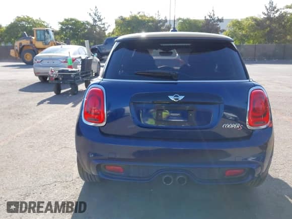 2017 MINI Hardtop Cooper S z VIN WMWXP7C58H3B93583, wystawiony jako IAAI lot #42697410 z przebiegiem 75 687 mil mil oraz . Historia ofert i sprzedaży dostępna na DreamBid. Obrazek 17.