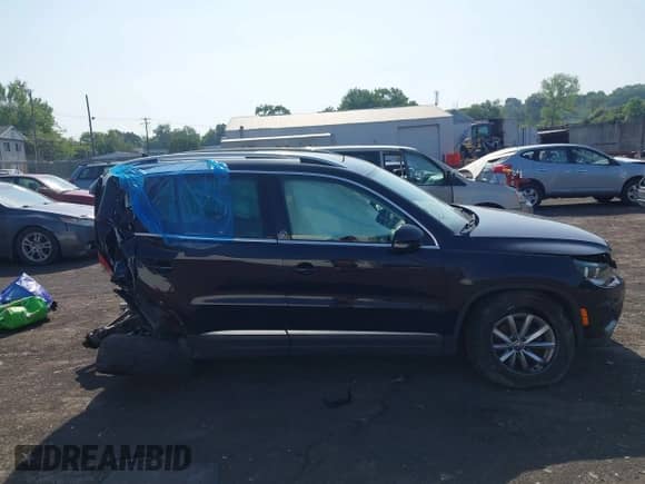 2017 Volkswagen Tiguan Wolfsburg Edition с VIN WVGSV7AX8HK028638, выставлен на аукционе IAAI как лот 42562548 с пробегом 80 315 миль миль и . История ставок и продаж доступна на DreamBid. Изображение 13.