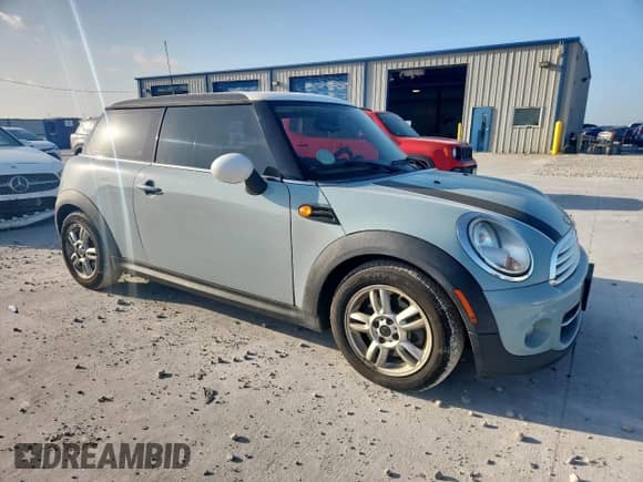 2013 MINI Hardtop with VIN WMWSU3C5XDT692050, listed as a Copart auction lot 61934885 with 117,209 mi miles and Clean title. Bid and sale history available at DreamBid. Image 4.