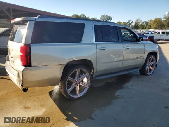 2015 Chevrolet Suburban LT with VIN 1GNSCJKC7FR266432, listed as a Copart auction lot 86607115 with 184,559 mi miles and Clean title. Bid and sale history available at DreamBid. Image 3.