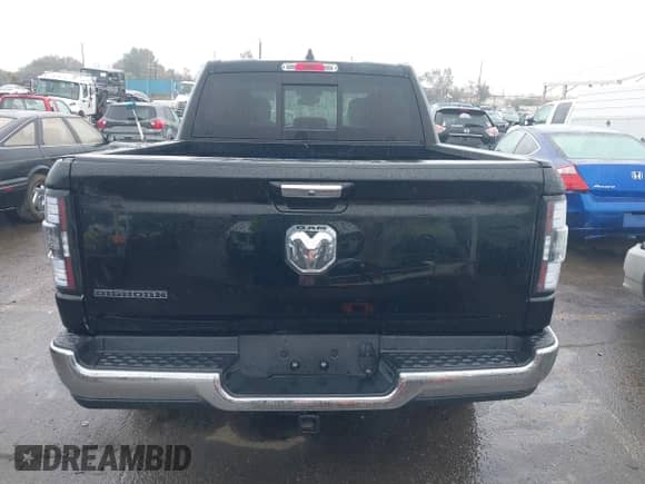 2020 Ram 1500 Big Horn z VIN 1C6RREFG1LN333692, wystawiony jako IAAI lot #41517721 z przebiegiem 67 046 mil mil oraz . Historia ofert i sprzedaży dostępna na DreamBid. Obrazek 16.