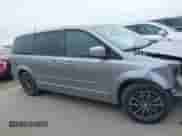 2016 Dodge Grand Caravan SE Plus z VIN 2C4RDGBG6GR278643, wystawiony jako IAAI lot #41273318 z przebiegiem 55 193 mil mil oraz . Historia ofert i sprzedaży dostępna na DreamBid. Obrazek 14.