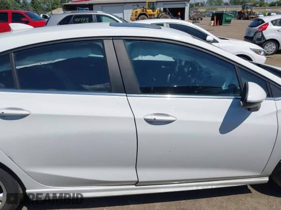 2017 Chevrolet Cruze LT с VIN 3G1BE6SM8HS511904, выставлен на аукционе IAAI как лот 43056662 с пробегом 90 001 миль миль и . История ставок и продаж доступна на DreamBid. Изображение 12.