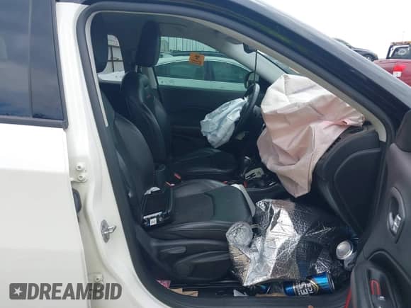 2019 Jeep Compass Trailhawk with VIN 3C4NJDDB5KT766401, listed as a IAAI auction lot 43050485 with 58,564 mi miles and . Bid and sale history available at DreamBid. Image 5.