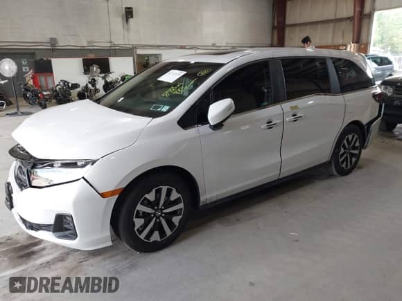 2025 Honda Odyssey EX-L with VIN 5FNRL6H66SB071749, listed as a IAAI auction lot 42712970 with 888 mi miles and . Bid and sale history available at DreamBid. Image 2.