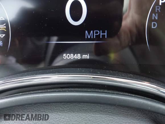 2019 Jeep Grand Cherokee Trailhawk z VIN 1C4RJFLTXKC696820, wystawiony jako IAAI lot #41443851 z przebiegiem 50 848 mil mil oraz . Historia ofert i sprzedaży dostępna na DreamBid. Obrazek 16.