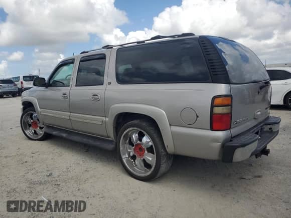 2005 Chevrolet Suburban LT z VIN 3GNEC16Z85G212664, wystawiony jako Copart lot #70853575 z przebiegiem 299 108 mil mil oraz Nie do naprawy • Non repairable. Historia ofert i sprzedaży dostępna na DreamBid. Obrazek 2.