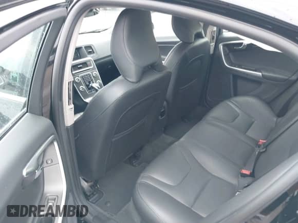 2016 Volvo S60 T5 Drive-E Premier z VIN YV126MFK7G2407961, wystawiony jako IAAI lot #42640958 z przebiegiem 96 884 mil mil oraz . Historia ofert i sprzedaży dostępna na DreamBid. Obrazek 8.