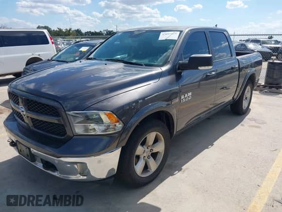 2015 Ram 1500 Big Horn z VIN 1C6RR6LT4FS660956, wystawiony jako IAAI lot #43097619 z przebiegiem 328 879 mil mil oraz . Historia ofert i sprzedaży dostępna na DreamBid. Obrazek 17.