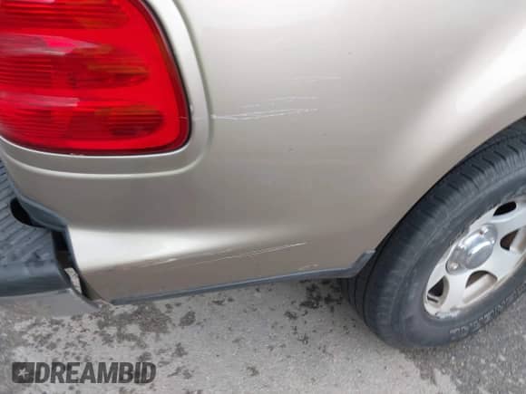 2002 Ford F-150 XLT z VIN 1FTRW07692KB82689, wystawiony jako IAAI lot #42833010 z przebiegiem 245 553 mil mil oraz . Historia ofert i sprzedaży dostępna na DreamBid. Obrazek 6.