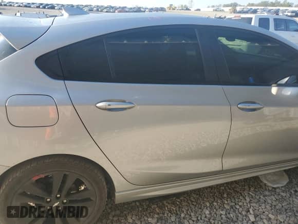 2018 Chevrolet Cruze LT z VIN 3G1BE6SM2JS617917, wystawiony jako Copart lot #84621785 z przebiegiem 135 056 mil mil oraz Szkoda całkowita • Salvage title. Historia ofert i sprzedaży dostępna na DreamBid. Obrazek 10.