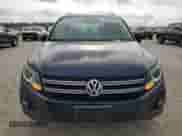 2013 Volkswagen Tiguan SE z VIN WVGAV3AX9DW056696, wystawiony jako Copart lot #54721695 z przebiegiem 108 656 mil mil oraz Szkoda całkowita • Salvage title. Historia ofert i sprzedaży dostępna na DreamBid. Obrazek 5.