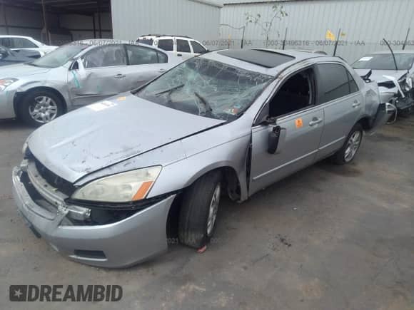 2007 Honda Accord EX z VIN 1HGCM56777A075304, wystawiony jako IAAI lot #30496316 z przebiegiem Nie podano mil oraz . Historia ofert i sprzedaży dostępna na DreamBid. Obrazek 6.