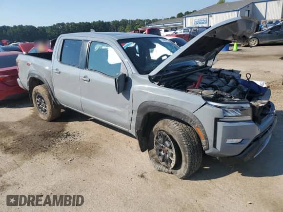 2024 Nissan Frontier Pro-4X z VIN 1N6ED1EK4RN662834, wystawiony jako Copart lot #71498595 z przebiegiem 17 312 mil mil oraz Szkoda całkowita • Salvage title. Historia ofert i sprzedaży dostępna na DreamBid. Obrazek 4.