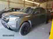 2023 Nissan Frontier Pro-4X z VIN 1N6ED1EK9PN635111, wystawiony jako Copart lot #70307495 z przebiegiem 34 334 mil mil oraz Szkoda całkowita • Salvage title. Historia ofert i sprzedaży dostępna na DreamBid. Obrazek 1.