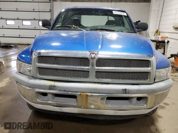 1999 Dodge 1500 z VIN 3B7HF13Y7XG170158, wystawiony jako Copart lot #60164455 z przebiegiem 159 018 mil mil oraz Czysty tytuł • Clean title. Historia ofert i sprzedaży dostępna na DreamBid. Obrazek 5.