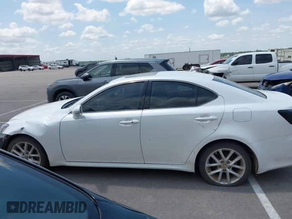 2011 Lexus IS 250 z VIN JTHCF5C26B2035296, wystawiony jako IAAI lot #42469561 z przebiegiem 180 609 mil mil oraz . Historia ofert i sprzedaży dostępna na DreamBid. Obrazek 15.