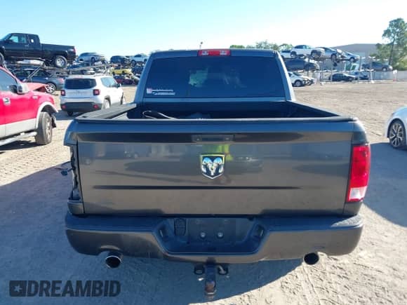 2014 Ram 1500 Express z VIN 3C6RR6KT0EG324163, wystawiony jako IAAI lot #43456901 z przebiegiem 206 685 mil mil oraz . Historia ofert i sprzedaży dostępna na DreamBid. Obrazek 17.