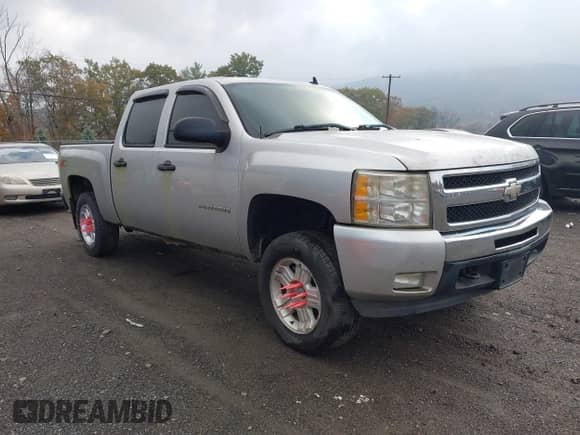 2010 Chevrolet Silverado 1500 LT z VIN 3GCRKSE37AG114302, wystawiony jako IAAI lot #43520478 z przebiegiem 143 655 mil mil oraz . Historia ofert i sprzedaży dostępna na DreamBid. Obrazek 1.