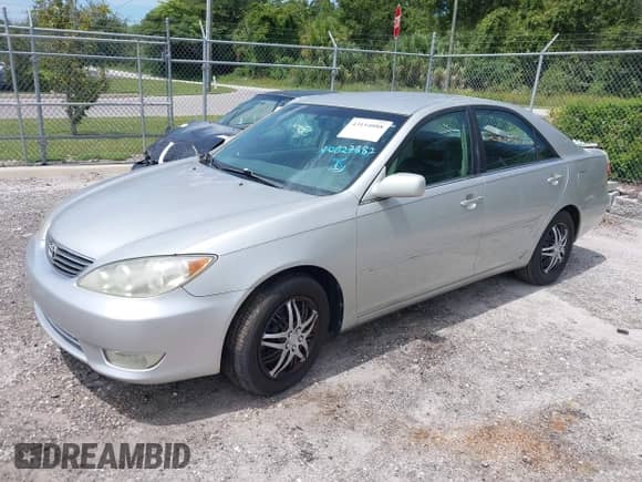 2005 Toyota Camry STD with VIN 4T1BE32K15U075747, listed as a IAAI auction lot 43154088 with 173,315 mi miles and . Bid and sale history available at DreamBid. Image 2.