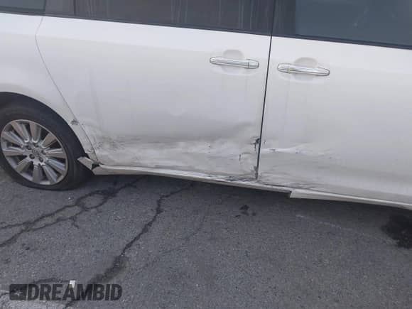 2015 Toyota Sienna Limited with VIN 5TDDK3DC8FS100841, listed as a IAAI auction lot 41539557 with 219,816 mi miles and . Bid and sale history available at DreamBid. Image 6.