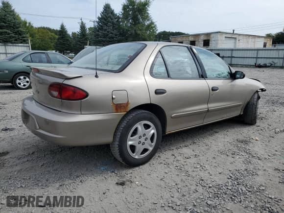 2001 Chevrolet Cavalier LS with VIN 1G1JF524517184353, listed as a Copart auction lot 72042224 with 82,597 mi miles and Salvage title. Bid and sale history available at DreamBid. Image 3.