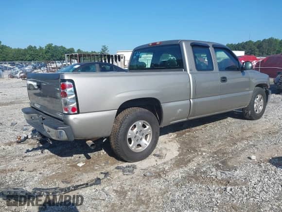 2002 Chevrolet Silverado 1500 LS with VIN 1GCEC19W82Z346709, listed as a IAAI auction lot 42723237 with 393,638 mi miles and . Bid and sale history available at DreamBid. Image 4.