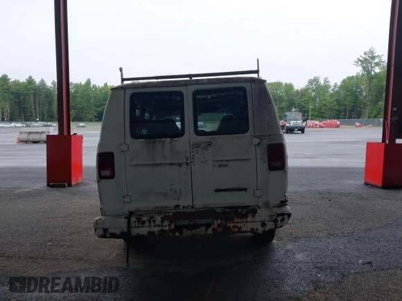 1988 Dodge RAM z VIN 2B4GB13YXJK163722, wystawiony jako IAAI lot #42449689 z przebiegiem 167 293 mil mil oraz . Historia ofert i sprzedaży dostępna na DreamBid. Obrazek 16.
