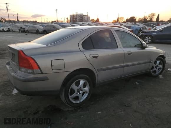 2001 Volvo S60 с VIN YV1RS58D012044344, выставлен на аукционе Copart как лот 89410625 с пробегом 144 662 миль миль и Списание • Salvage title. История ставок и продаж доступна на DreamBid. Изображение 3.