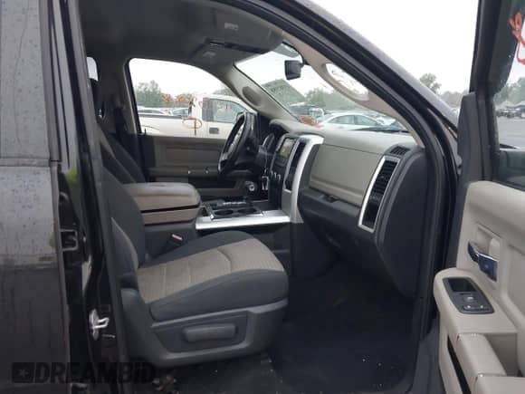 2011 Ram 1500 Big Horn z VIN 1D7RB1GT9BS555050, wystawiony jako IAAI lot #43302088 z przebiegiem 191 467 mil mil oraz . Historia ofert i sprzedaży dostępna na DreamBid. Obrazek 5.