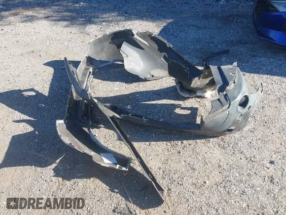 2011 Ford Explorer z VIN 1FMHK8B86BGA84331, wystawiony jako IAAI lot #43417128 z przebiegiem 146 712 mil mil oraz . Historia ofert i sprzedaży dostępna na DreamBid. Obrazek 12.