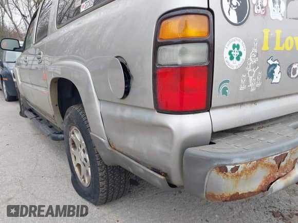 2004 Chevrolet Suburban LS with VIN 3GNFK16Z84G300572, listed as a IAAI auction lot 41892151 with Not provided miles and . Bid and sale history available at DreamBid. Image 12.