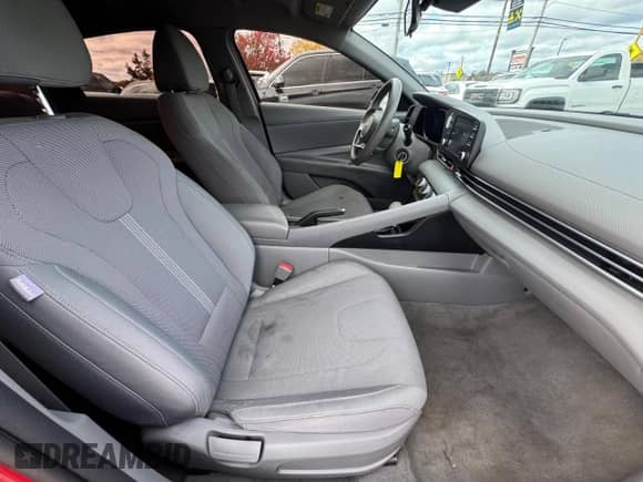 2021 Hyundai Elantra SE z VIN 5NPLL4AG1MH036988, wystawiony jako Copart lot #91504165 z przebiegiem 106 350 mil mil oraz Czysty tytuł • Clean title. Historia ofert i sprzedaży dostępna na DreamBid. Obrazek 5.