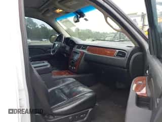 2007 Chevrolet Suburban LT с VIN 3GNFC16037G224925, выставлен на аукционе IAAI как лот 43402241 с пробегом 207 763 миль миль и . История ставок и продаж доступна на DreamBid. Изображение 5.