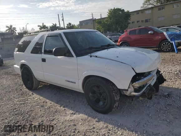 2003 Chevrolet Blazer Xtreme with VIN 1GNCS18X23K160119, listed as a Copart auction lot 52002985 with 133,899 mi miles and Salvage title. Bid and sale history available at DreamBid. Image 4.