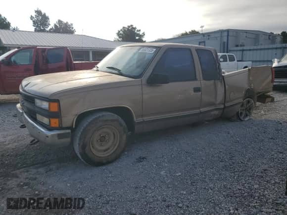1997 Chevrolet Silverado 1500 with VIN 2GCEC19R2V1260366, listed as a Copart auction lot 85531335 with 294,145 mi miles and Clean title. Bid and sale history available at DreamBid. Image 1.