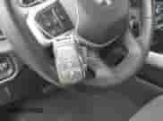 2024 Ram 1500 Big Horn z VIN 1C6SRFFT6RN115065, wystawiony jako IAAI lot #41997639 z przebiegiem 15 453 mil mil oraz . Historia ofert i sprzedaży dostępna na DreamBid. Obrazek 11.