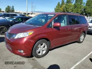 2011 Toyota Sienna XLE AAS with VIN 5TDYK3DC3BS063421, listed as a Copart auction lot 86600325 with 171,231 mi miles and Clean title. Bid and sale history available at DreamBid. Image 1.