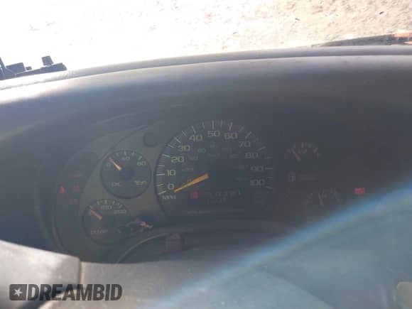 1998 Chevrolet Express Cargo with VIN 1GCFG15WXW1000552, listed as a IAAI auction lot 41437343 with 213,138 mi miles and . Bid and sale history available at DreamBid. Image 7.