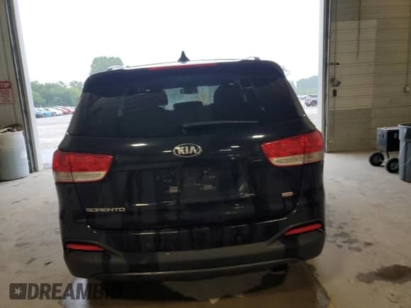 2018 Kia Sorento LX z VIN 5XYPGDA33JG383809, wystawiony jako Copart lot #67726675 z przebiegiem 114 685 mil mil oraz Czysty tytuł • Clean title. Historia ofert i sprzedaży dostępna na DreamBid. Obrazek 6.