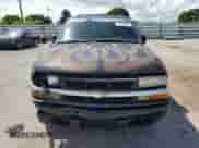 2000 Chevrolet Blazer LS with VIN 1GNCS13W62K142736, listed as a Copart auction lot 73249844 with 141,788 mi miles and Salvage title. Bid and sale history available at DreamBid. Image 5.