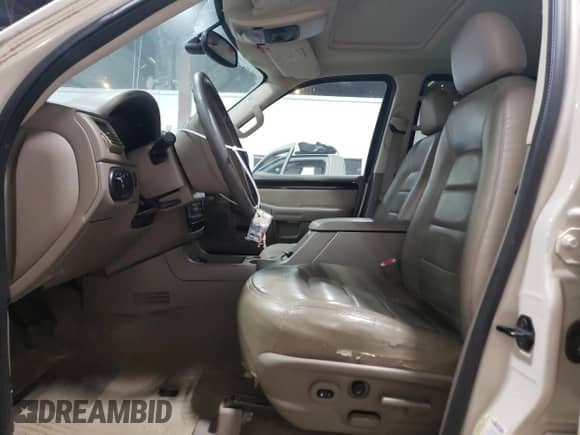 2005 Ford Explorer Limited с VIN 1FMZU75WX5ZA12656, выставлен на аукционе Copart как лот 82709825 с пробегом 229 924 миль миль и Списание • Salvage title. История ставок и продаж доступна на DreamBid. Изображение 7.
