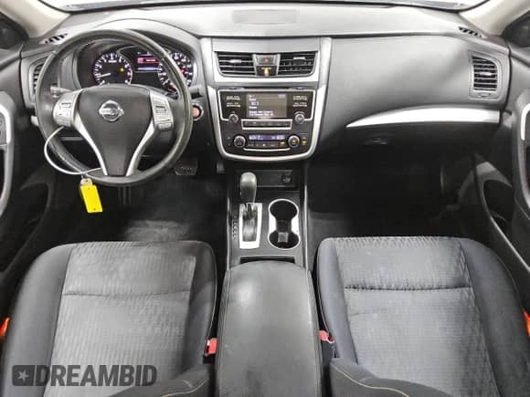 2016 Nissan Altima SV z VIN 1N4AL3AP5GC184911, wystawiony jako Copart lot #80853175 z przebiegiem 61 581 mil mil oraz Czysty tytuł • Clean title. Historia ofert i sprzedaży dostępna na DreamBid. Obrazek 8.