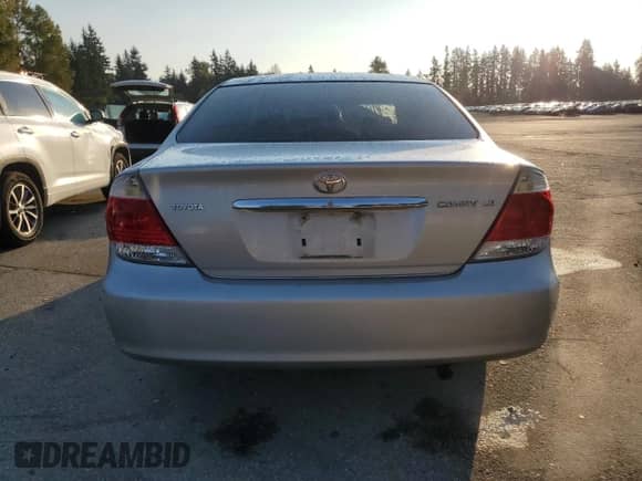 2005 Toyota Camry LE с VIN 4T1BE32K95U085958, выставлен на аукционе Copart как лот 82278075 с пробегом 155 026 миль миль и Списание • Salvage title. История ставок и продаж доступна на DreamBid. Изображение 6.