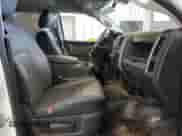 2022 Ram 1500 Tradesman z VIN 1C6RR7FG6NS187886, wystawiony jako Copart lot #59034085 z przebiegiem 42 012 mil mil oraz Szkoda całkowita • Salvage title. Historia ofert i sprzedaży dostępna na DreamBid. Obrazek 7.