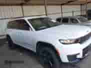 2023 Jeep Grand Cherokee Laredo z VIN 1C4RJJAG0P8835405, wystawiony jako IAAI lot #42558460 z przebiegiem 42 877 mil mil oraz . Historia ofert i sprzedaży dostępna na DreamBid. Obrazek 13.