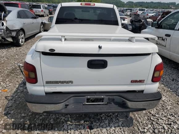 2002 GMC Sierra 1500 z VIN 1GTEC14W72Z334848, wystawiony jako Copart lot #59733325 z przebiegiem 213 155 mil mil oraz Szkoda całkowita • Salvage title. Historia ofert i sprzedaży dostępna na DreamBid. Obrazek 6.
